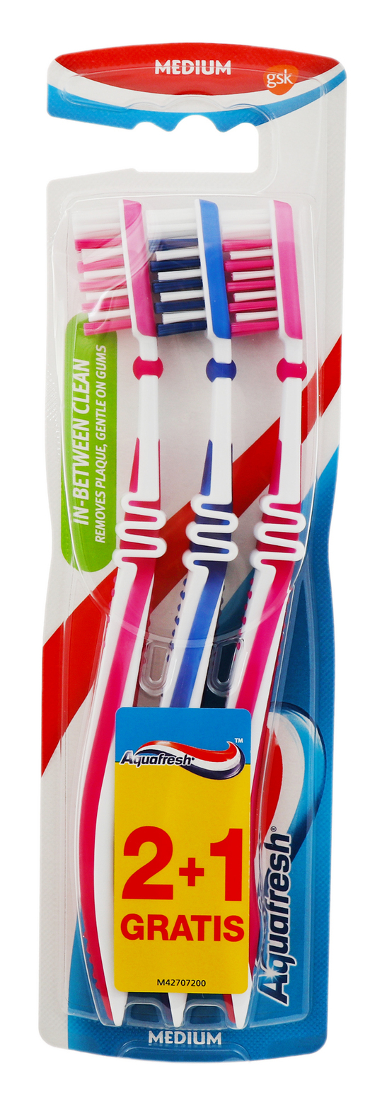 Зубна щітка Aquafresh Ін-бітвін Клін 2+1