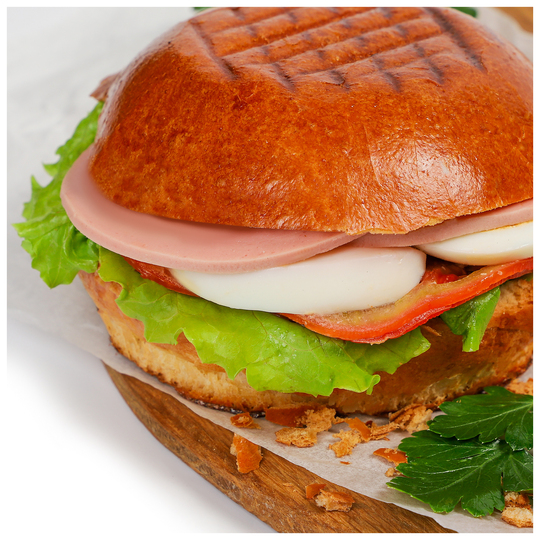 Бріош з вареною ковбасою 210г